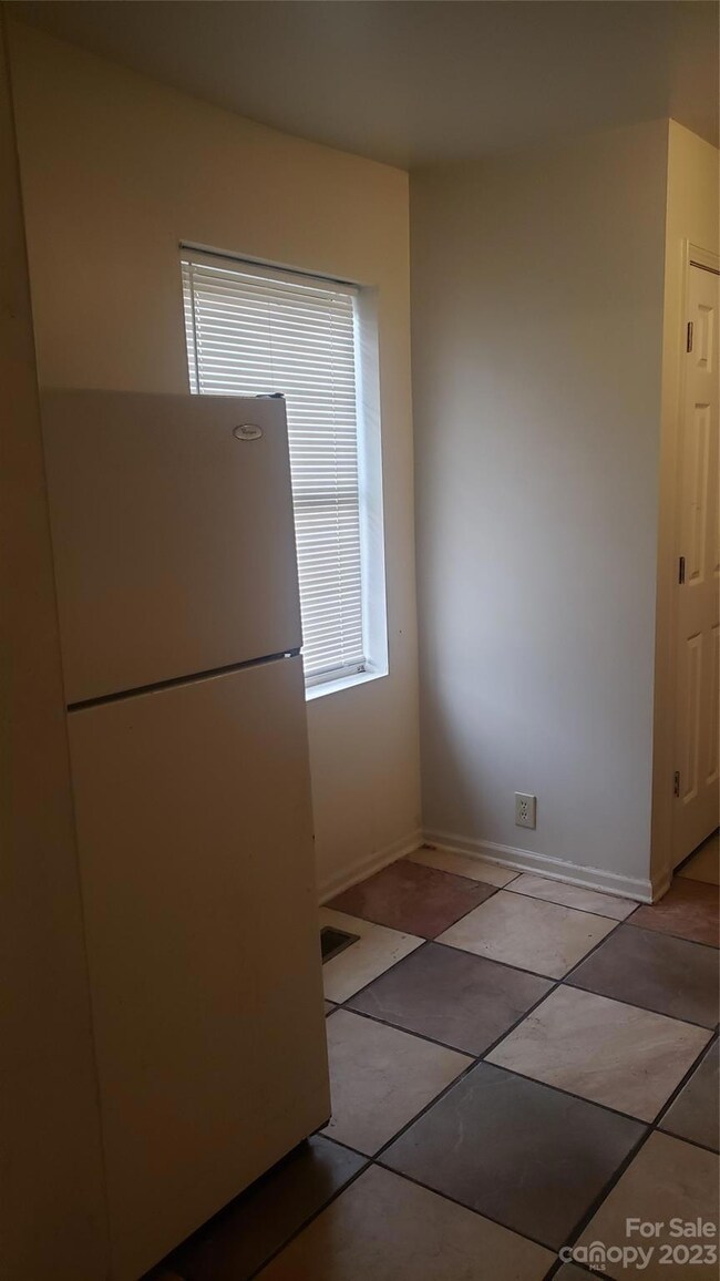 556 Bond St, Statesville, NC 28677 - photo 5