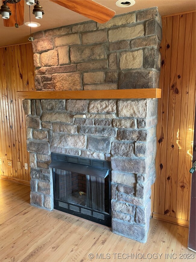 Gas fireplace