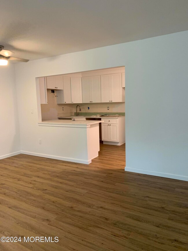 31 Snowburry Ct unit 296, Red Bank, NJ 07701 - photo 3