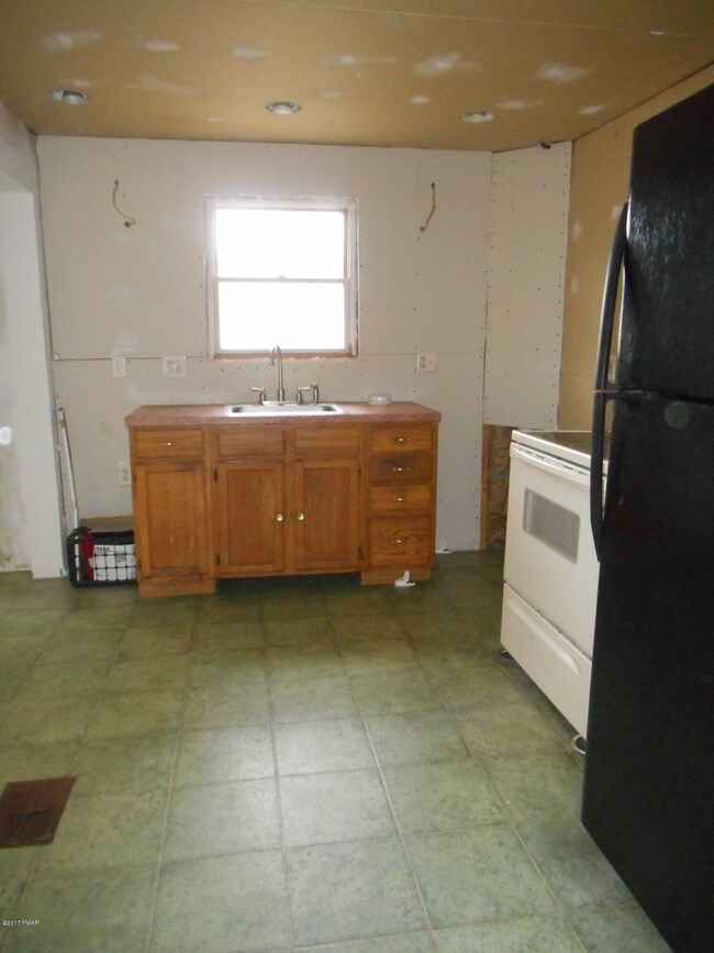 308 W High St, Milford, PA 18337 - photo 5