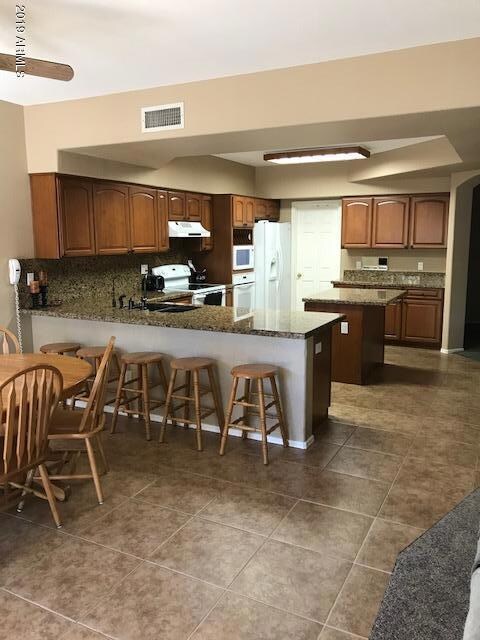 Menlow kitchen 1