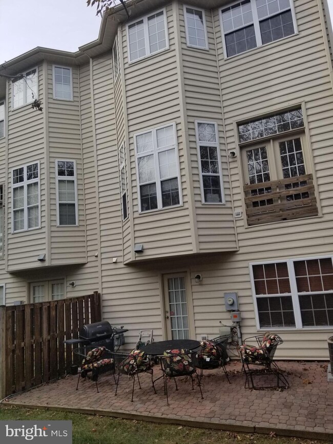 6016 Mill Cove Ct, Burke, VA 22015 - photo 4