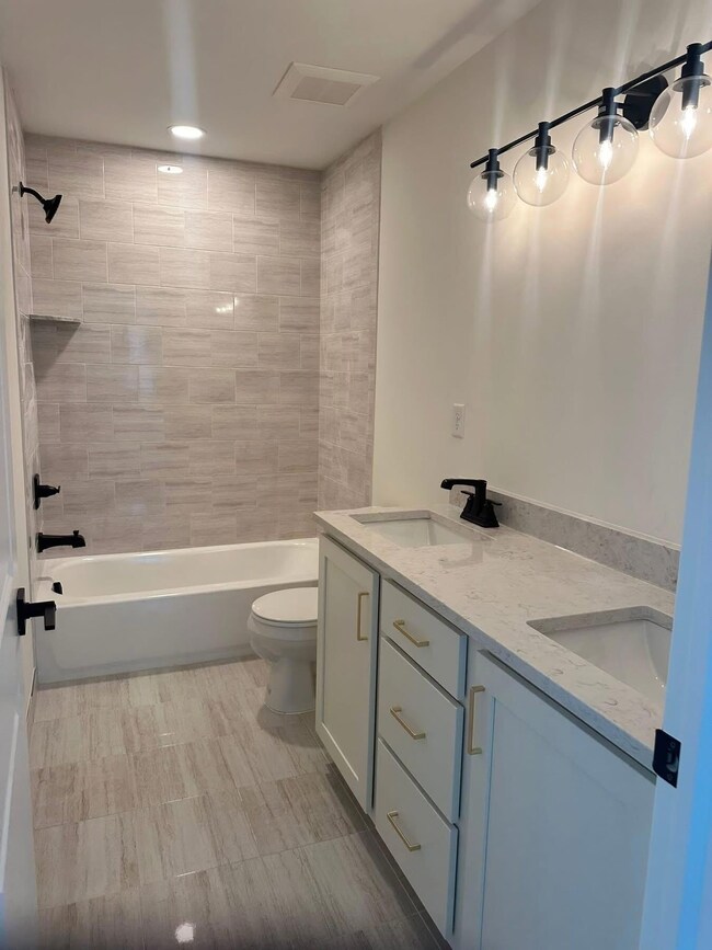 26059 Pennington Ct, Brownstown Township, MI 48134 - photo 3