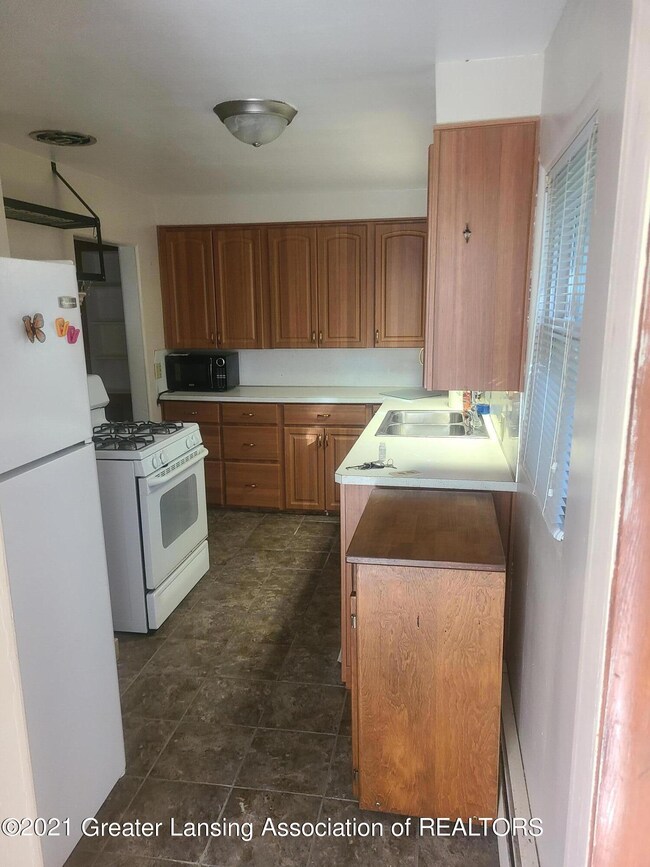 1975 Elm St, Holt, MI 48842 - photo 5