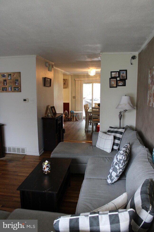 2864 Tolbut St, Philadelphia, PA 19136 - photo 2