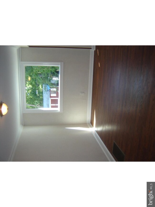 1031 Minden Ln, Darby, PA 19023 - photo 4