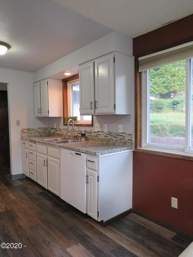 Light and Bright Kitchen