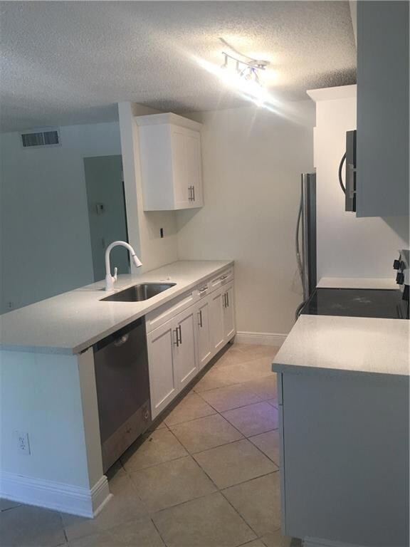 315 Meadows Cir, Boynton Beach, FL 33436 - photo 2