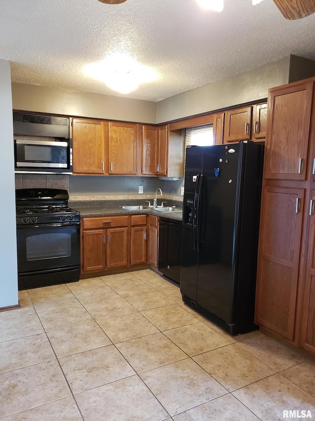 4811 Candlelight Dr, Davenport, IA 52806 - photo 5