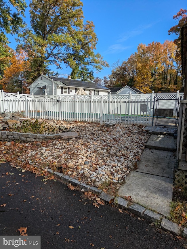 513 Eggerts Crossing Rd, Ewing, NJ 08638 - photo 2