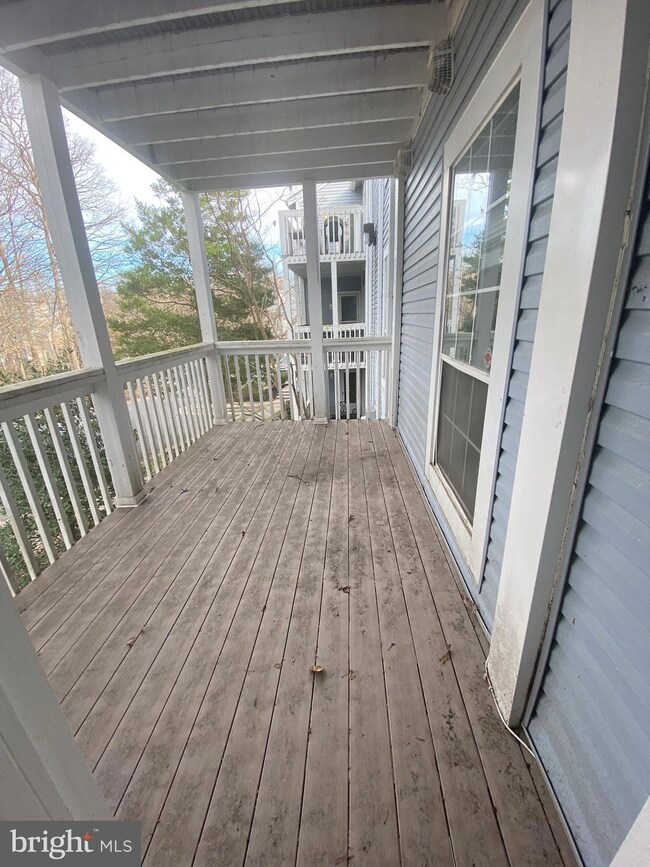 11993 Cardamom Dr, Woodbridge, VA 22192 - photo 2