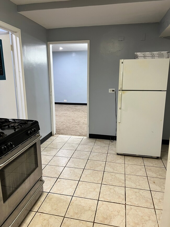 6043 N Mozart St, Chicago, IL 60659 - photo 5