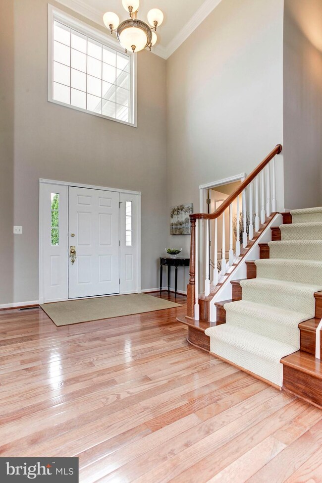 25834 Donegal Dr, Chantilly, VA 20152 - photo 2