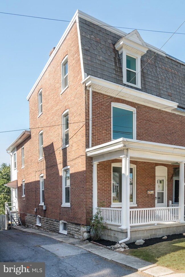 232 N Grant St, Waynesboro, PA 17268 - photo 2