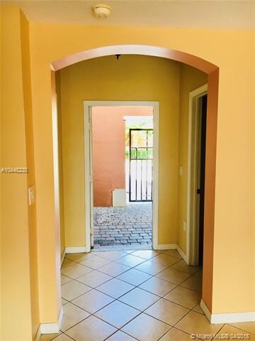 Bright and Spacious Entrance