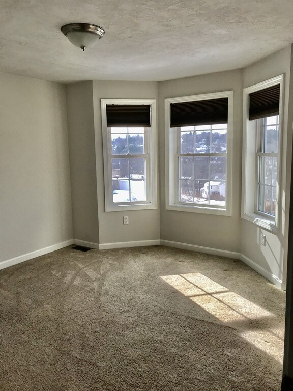 17 Bittersweet Blvd, Worcester, MA 01607 - photo 2