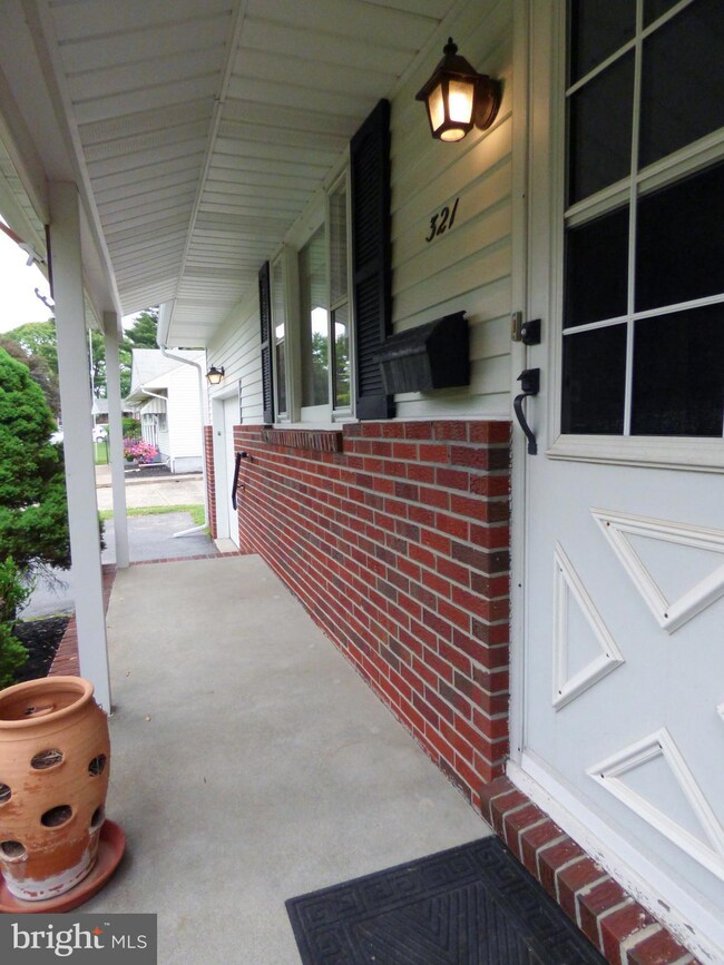 321 S Johnson St, Penns Grove, NJ 08069 - photo 6