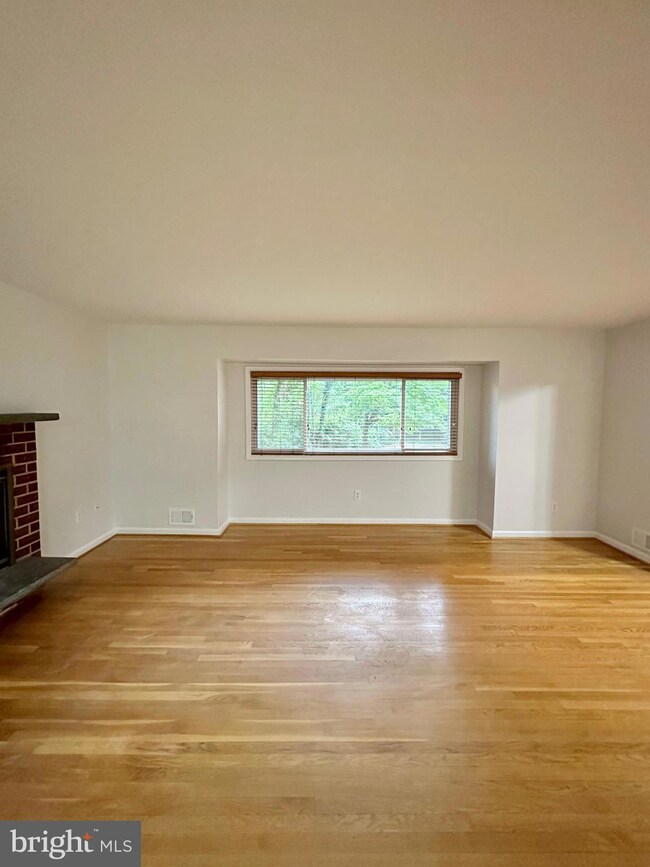 3315 Sleepy Ln, Falls Church, VA 22044 - photo 4