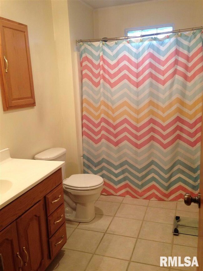 628 W 44th St, Davenport, IA 52806 - photo 6