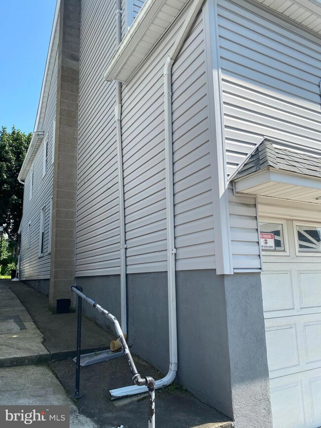 310 W Bertsch St, Lansford, PA 18232 - photo 4