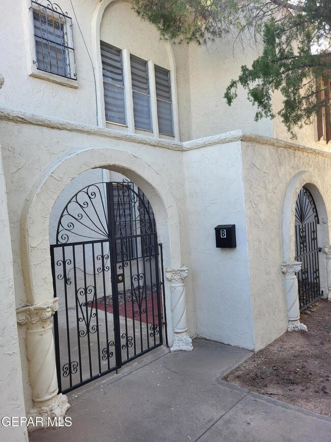 10636 Springwood Dr unit B, El Paso, TX 79935 - photo 2