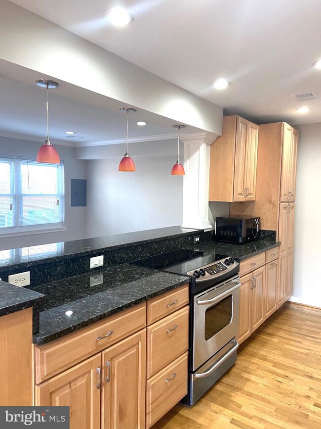 9518 Hagel Cir unit D, Lorton, VA 22079 - photo 6