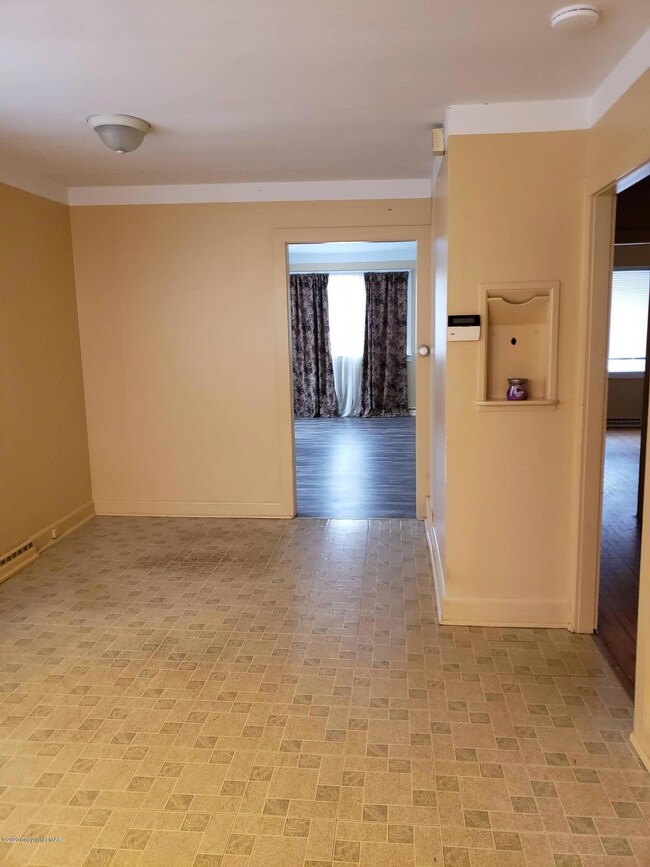 1128 N 5th St unit Front, Stroudsburg, PA 18360 - photo 5
