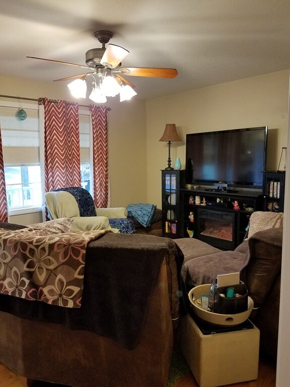 93 Agnes St, Springfield, MA 01118 - photo 4