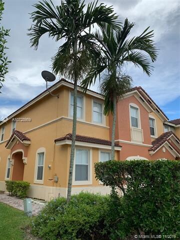 BEAUTIFUL CORNER TOWNHOUSE