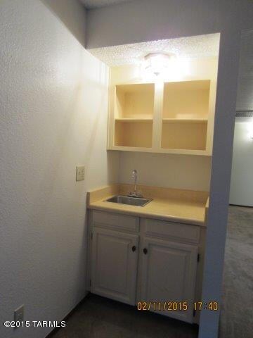 wet bar in great room
