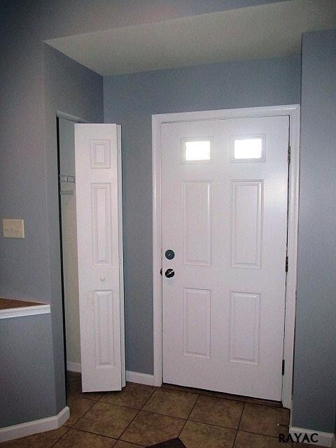 222 Merriweather Dr, Chambersburg, PA 17201 - photo 2