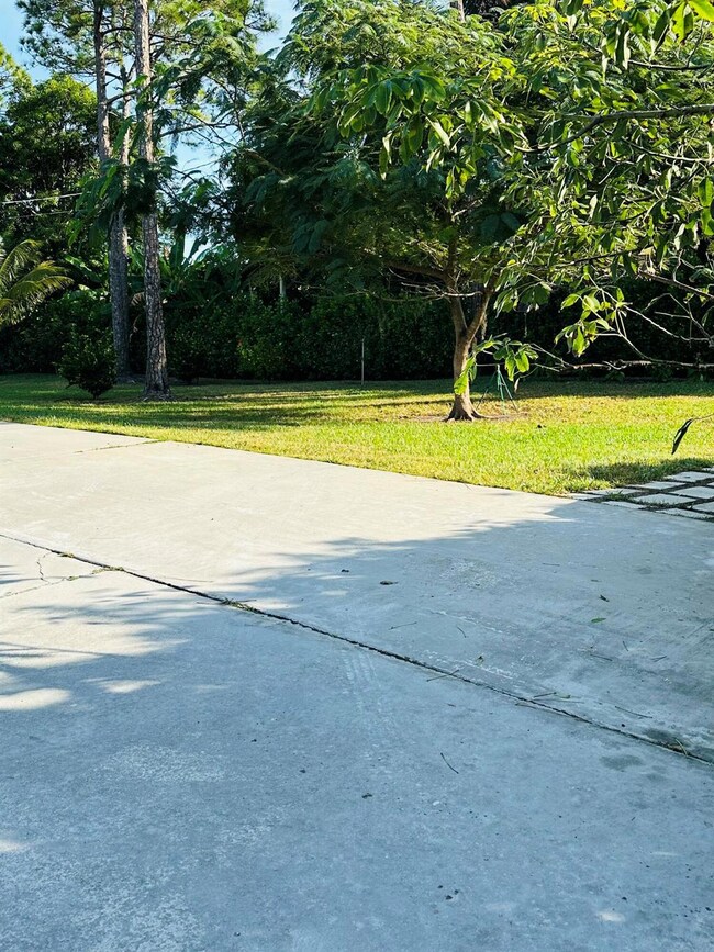 17647 81st Ln N unit B, Loxahatchee, FL 33470 - photo 3