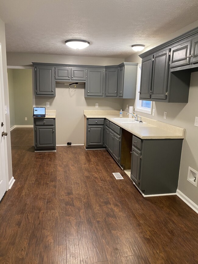 378 Holder Ln, Mc Minnville, TN 37110 - photo 7