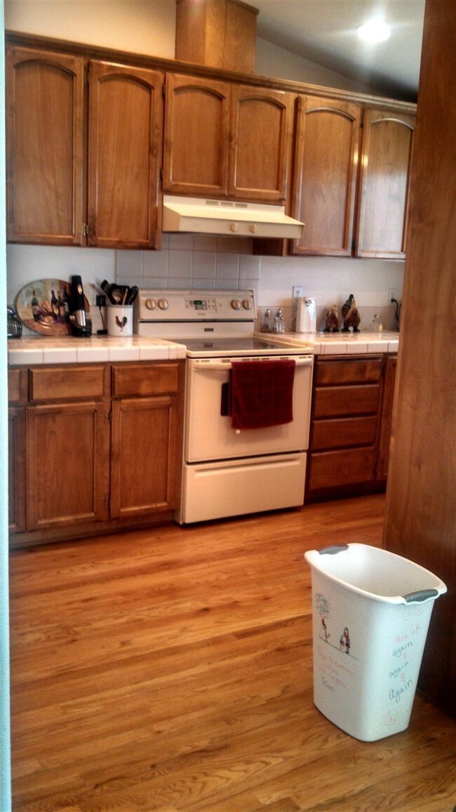 1102 Gate Park Dr, Central Point, OR 97502 - photo 4