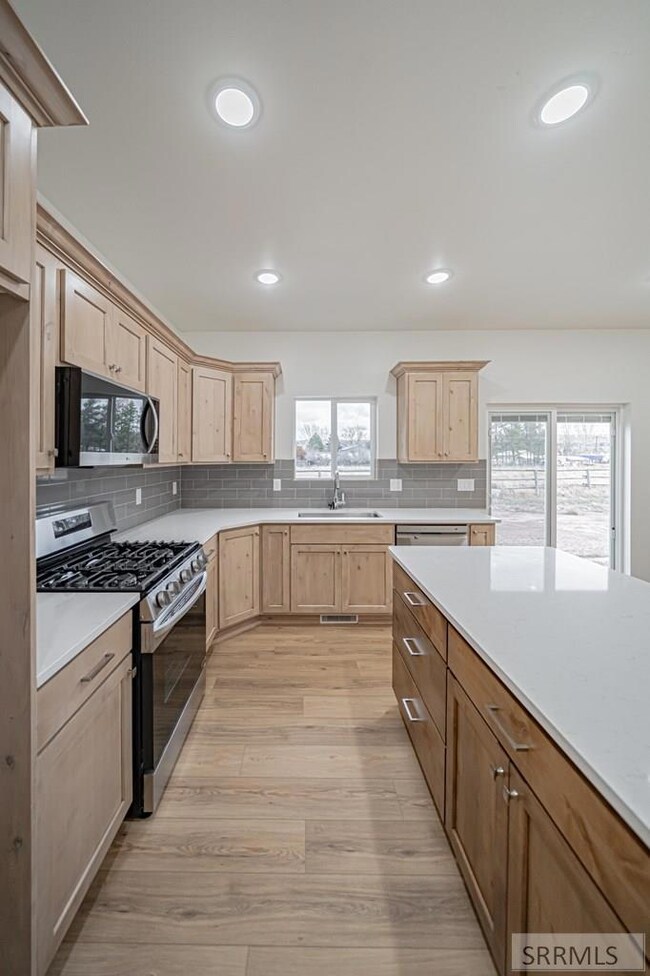 3985 Mountain Bluebird Way, Ammon, ID 83406 - photo 6