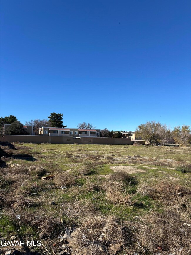 000 6th St E, Palmdale, CA 93550 - photo 5