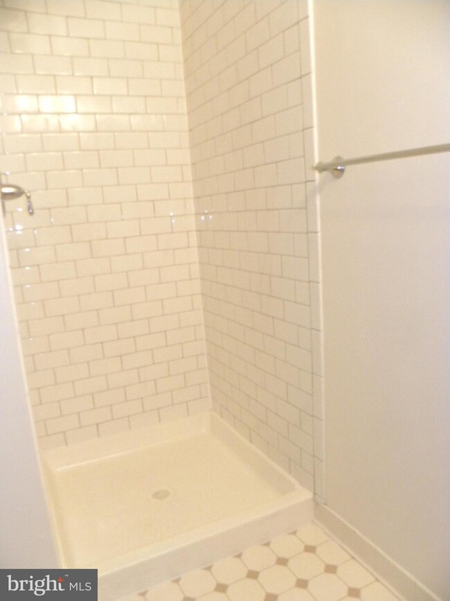 1436 Greenmont Ct, Reston, VA 20190 - photo 7