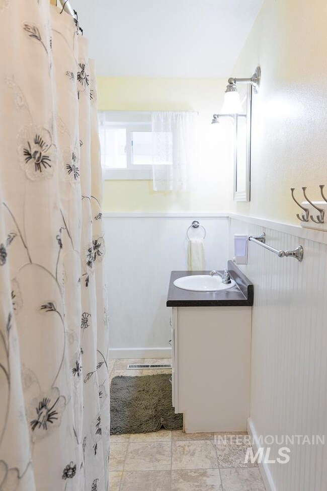 1130 W 4th St, Weiser, ID 83672 - photo 2