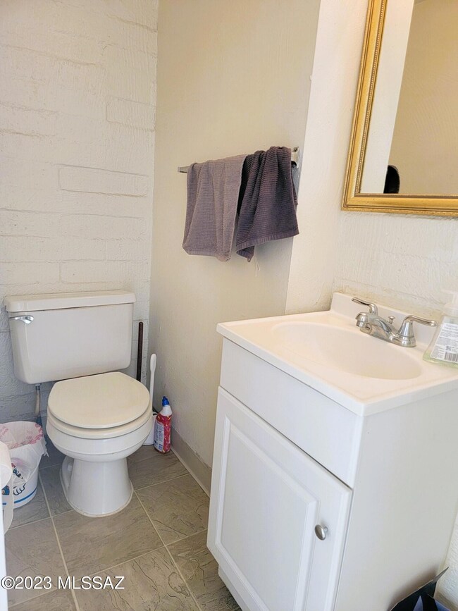 7 Powder room