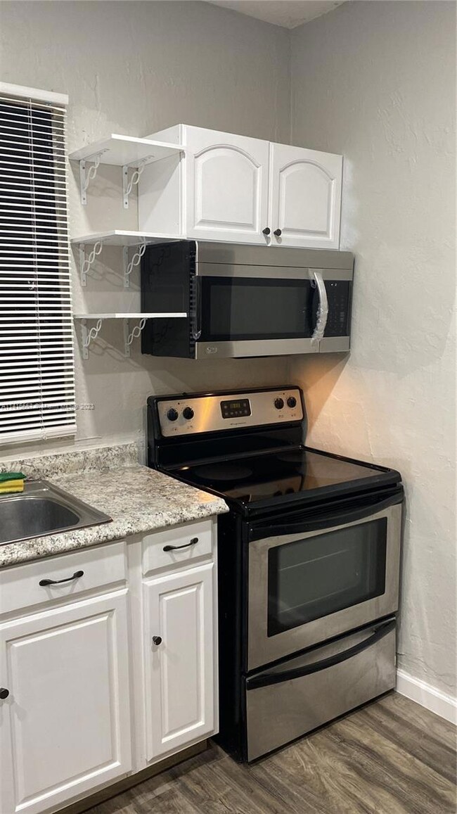 3011 Broadway unit 2, West Palm Beach, FL 33407 - photo 3