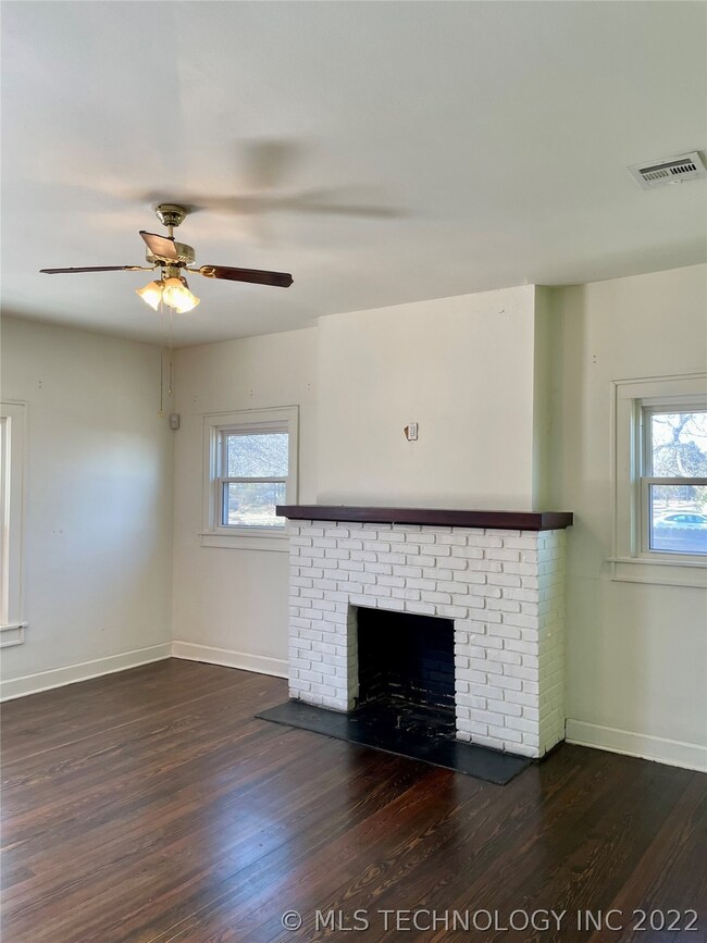 402 E 6th St, Claremore, OK 74017 - photo 4