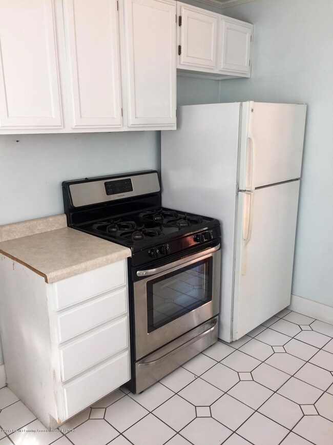 1231 Edward St, Lansing, MI 48910 - photo 7