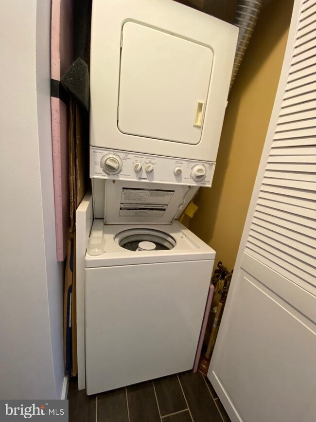 2053 Royal Fern Ct unit 2B, Reston, VA 20191 - photo 5