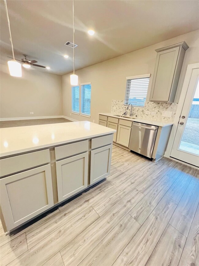 10621 Whitejacket, Conroe, TX 77385 - photo 5