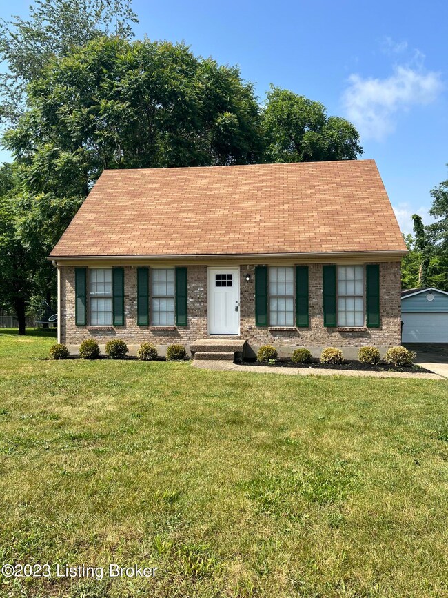 6611 Burlwood Dr, Louisville, KY 40229 - photo 2