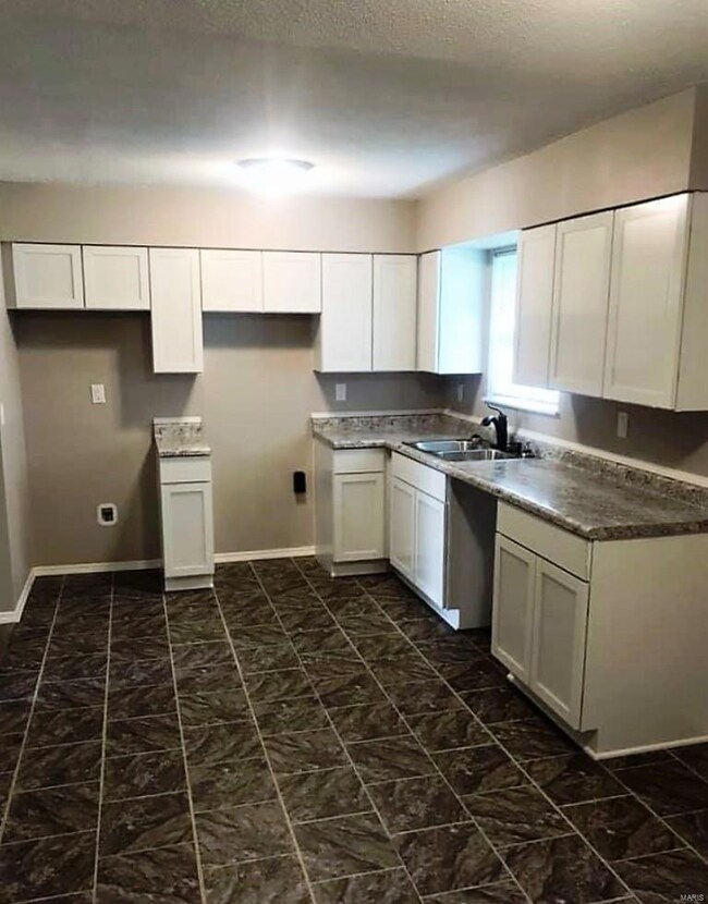 2419 National Ave, Poplar Bluff, MO 63901 - photo 2