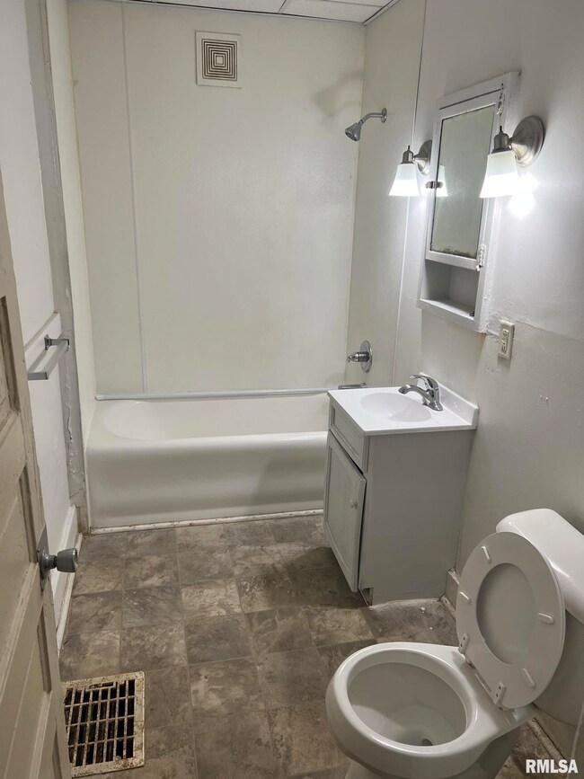 1421 Grand Ave, Davenport, IA 52803 - photo 7