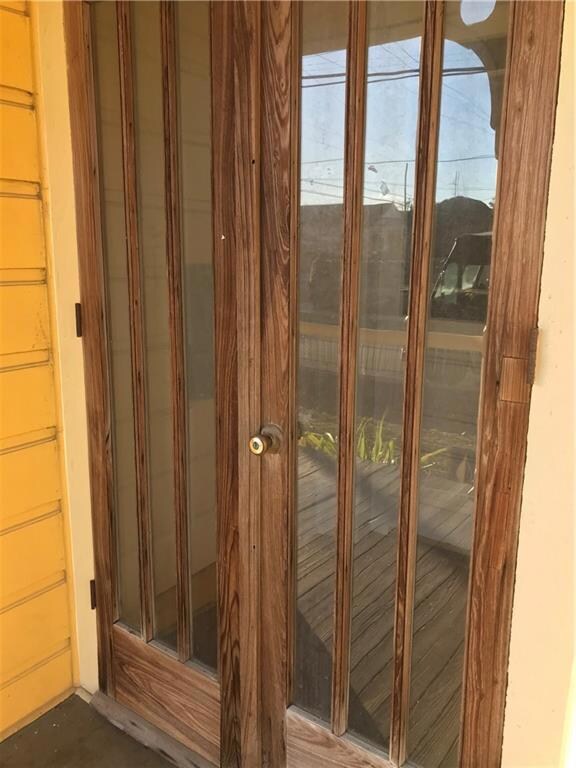 Entry doors  make this apt super secure!