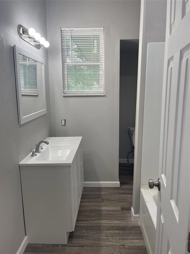 1101 W Lone Star Ave unit B, Cleburne, TX 76033 - photo 7