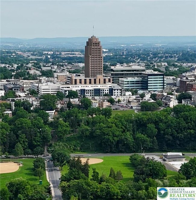 810 S 10th St, Allentown, PA 18103 - photo 4